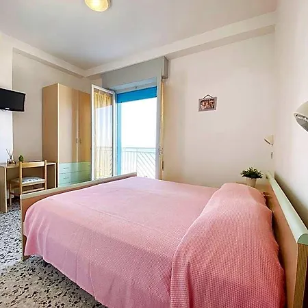 Hotel Dinarica Marotta